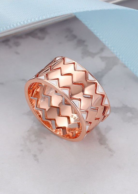 Evara's Zigzag Stack Band Ring