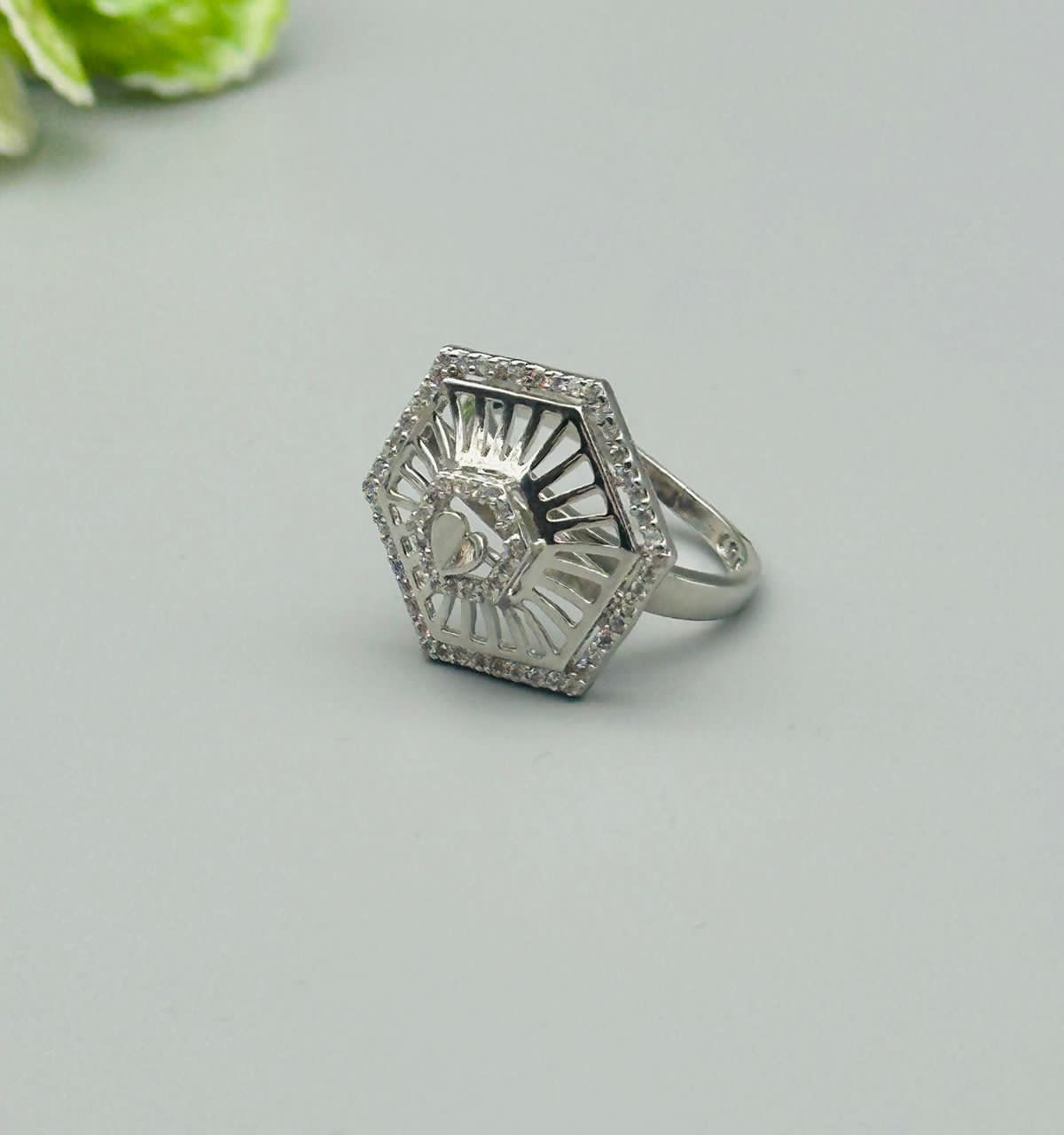 Royal HexaHeart Ring