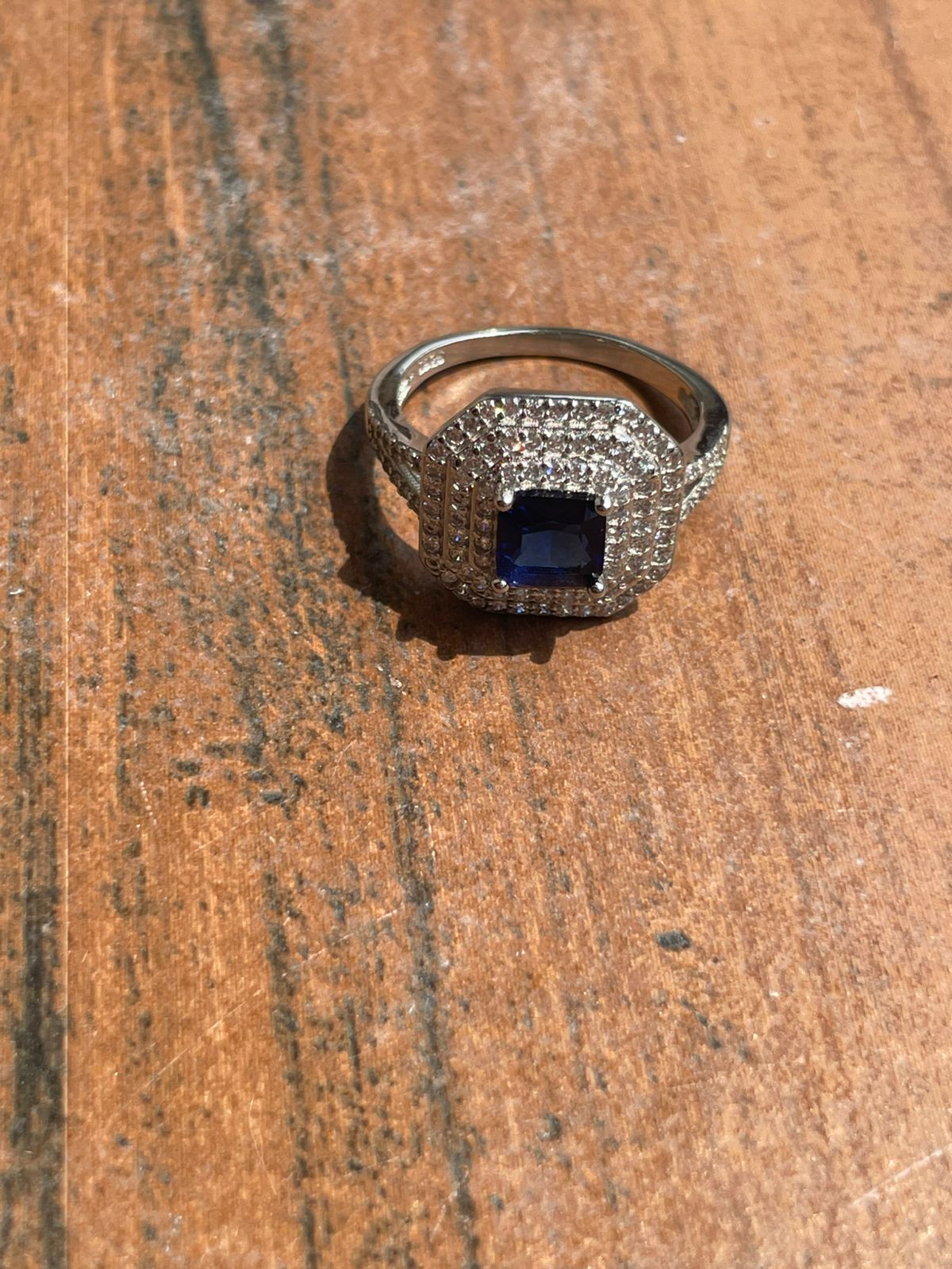 Bold Sapphire Brilliance ā 925 Silver Statement Ring