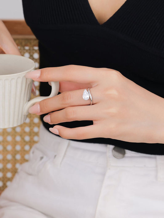 Evara’s Dewdrop Diamond Glow Ring