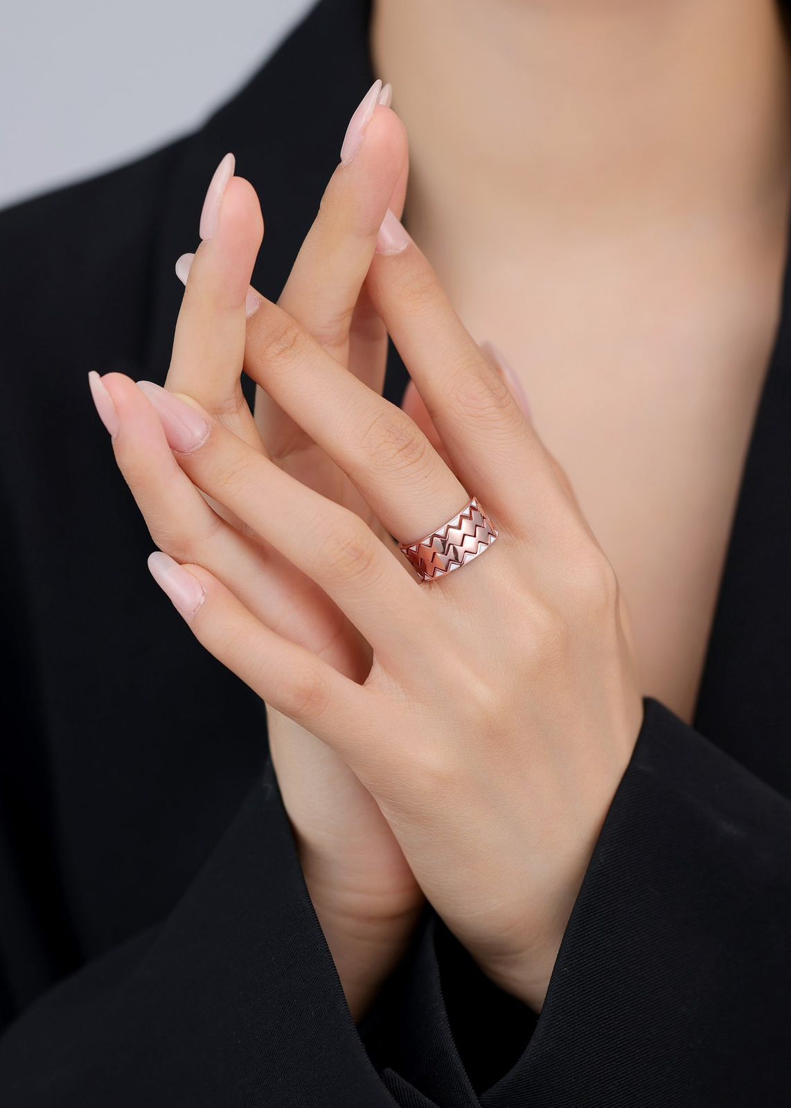 Evara's Zigzag Stack Band Ring