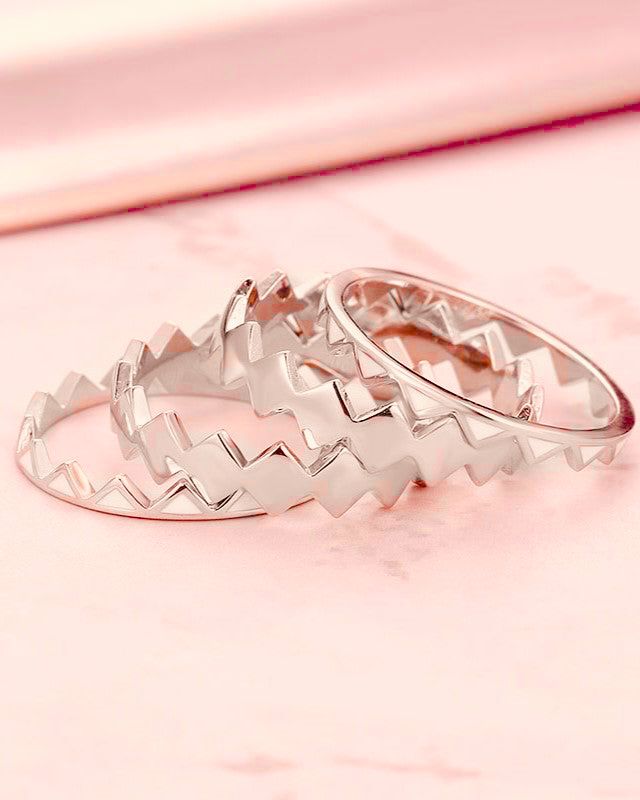 Evara's Zigzag Stack Band Ring