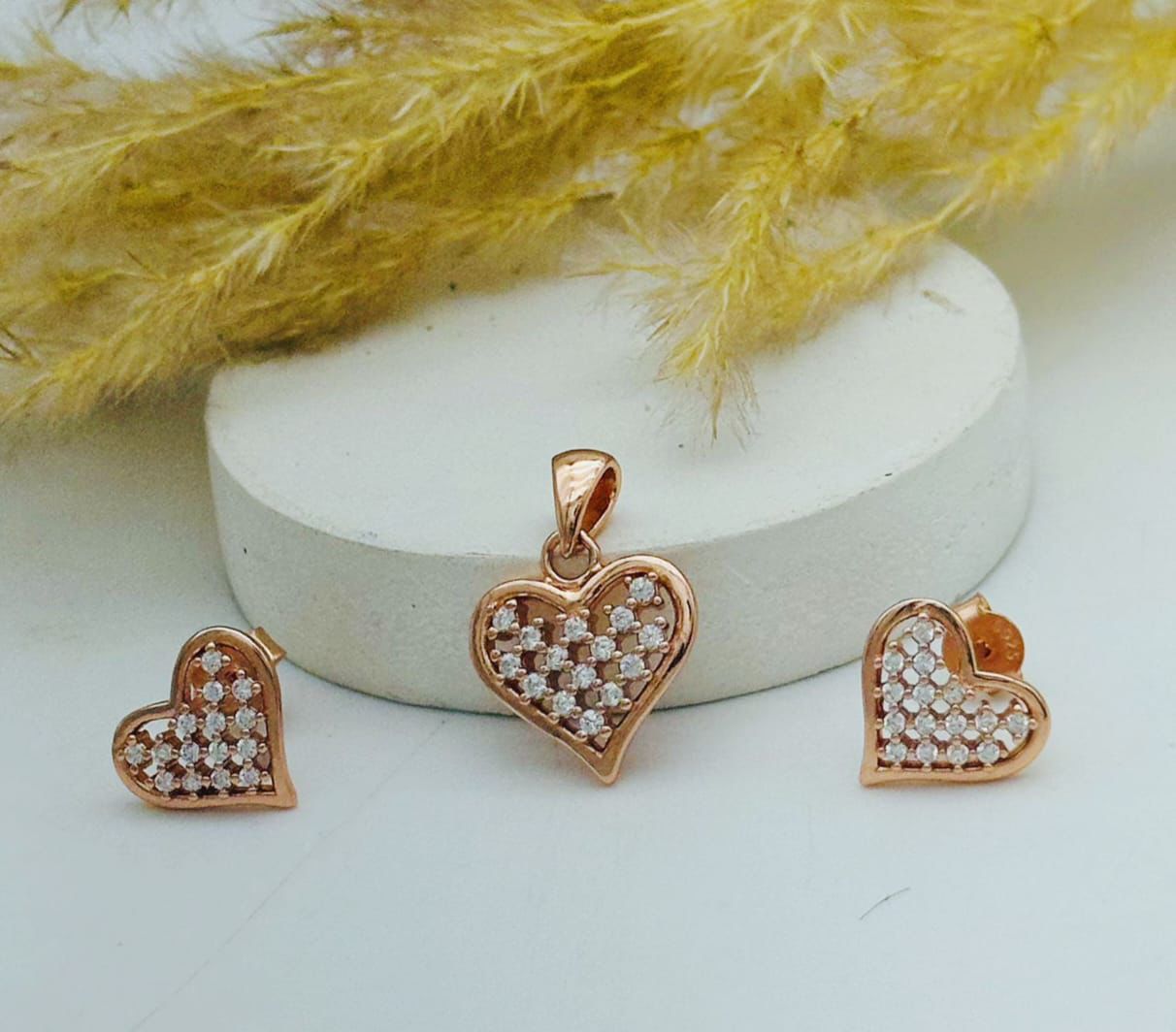 Rosy Heart Pendant Earrings Set