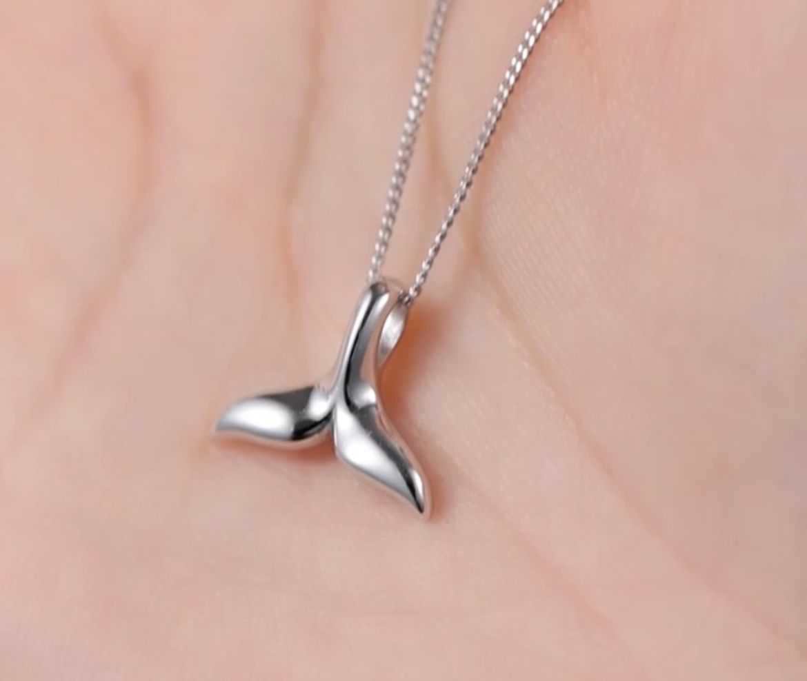 Evara’s Mermaid Tail Pendant chain