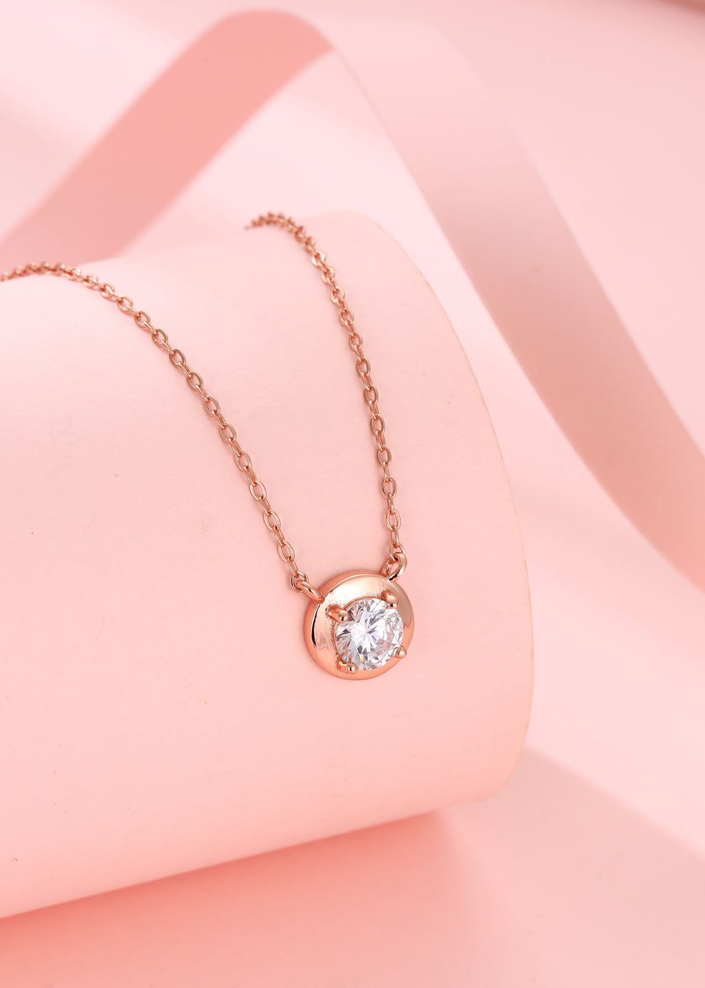 Solitaire Gleam Pendant