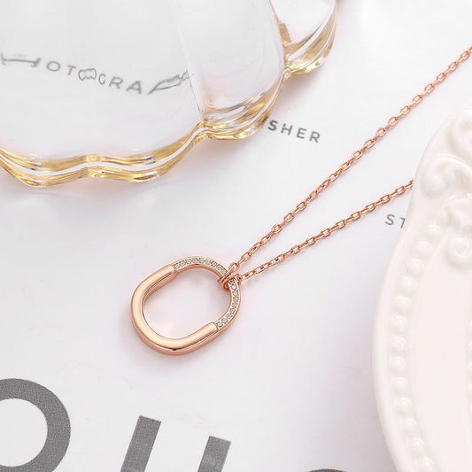 Evara’s Luxe Loop Pendant