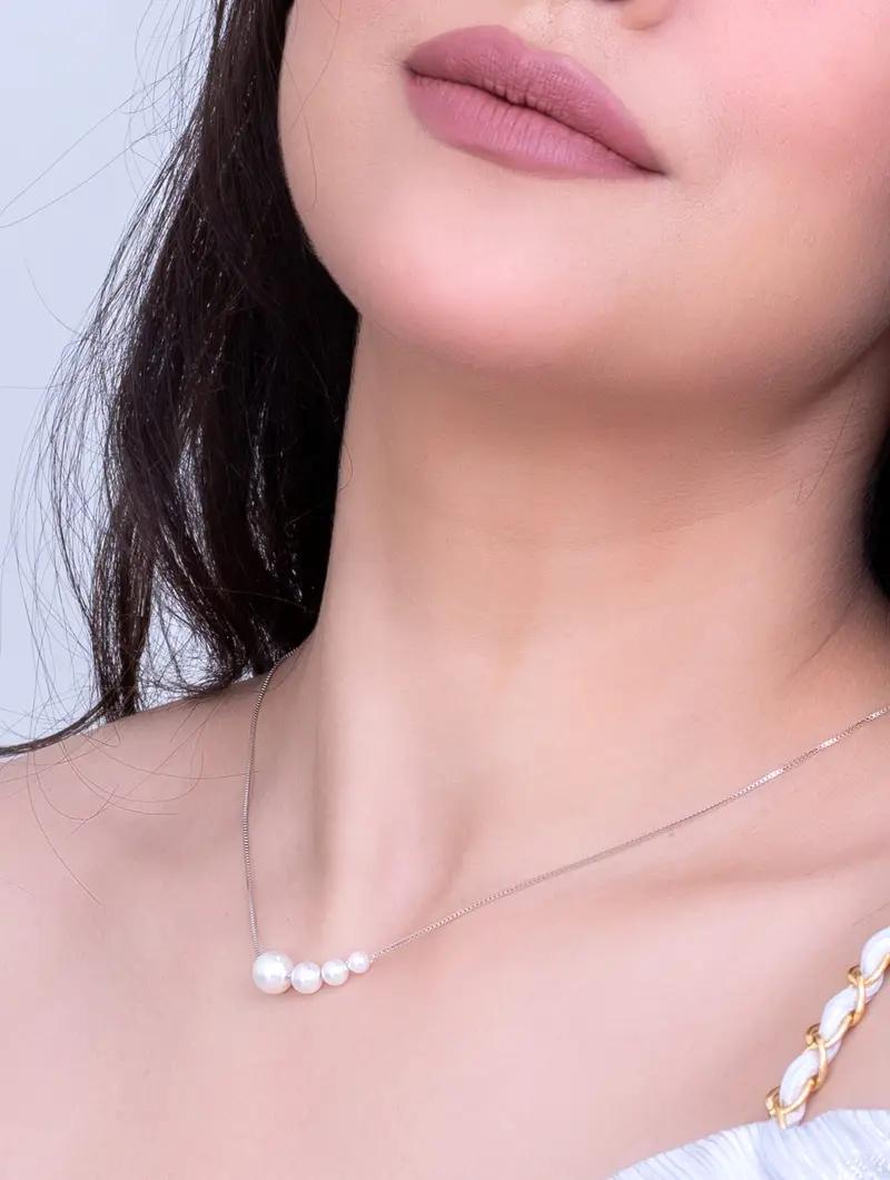 Pearl drift necklace