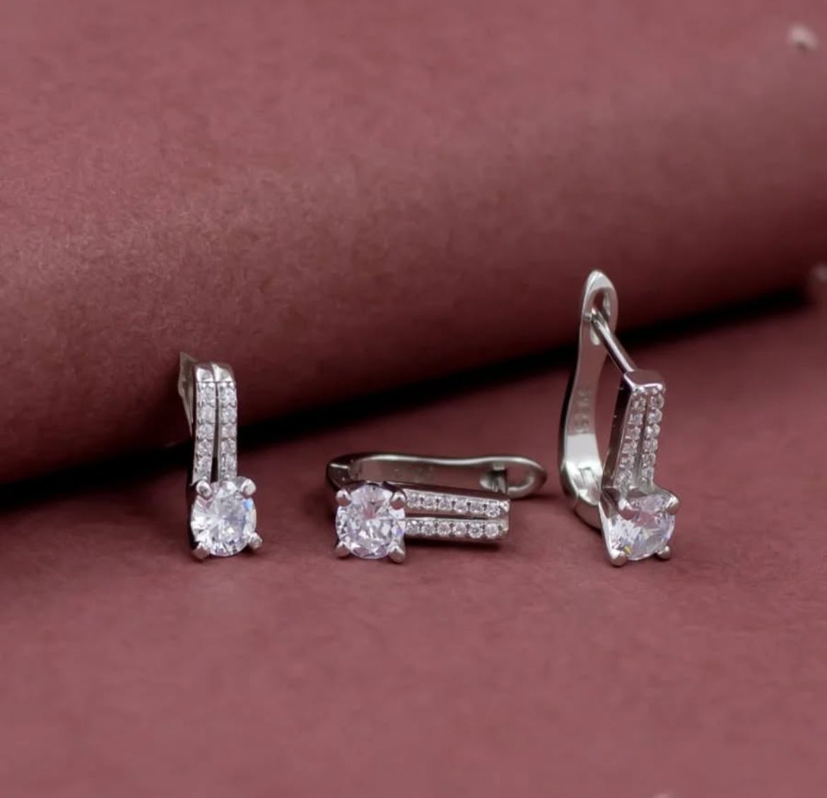 Twinkling Solitaire Pendant Earrings Set