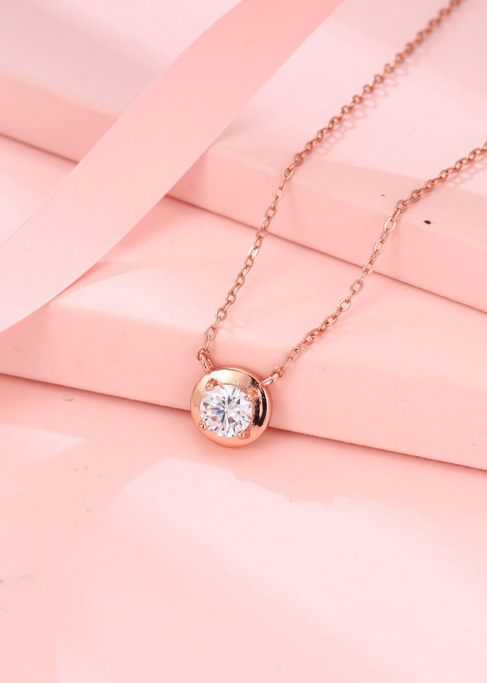 Solitaire Gleam Pendant